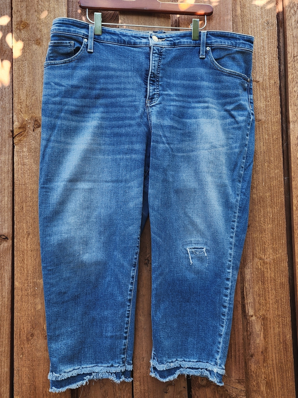 Chico's Girlfriend Cropped Distressed Fray Hem Jeans Size 4 / 20